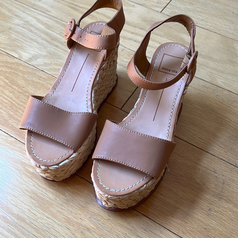 NEVER WORN - dolce vida platforms